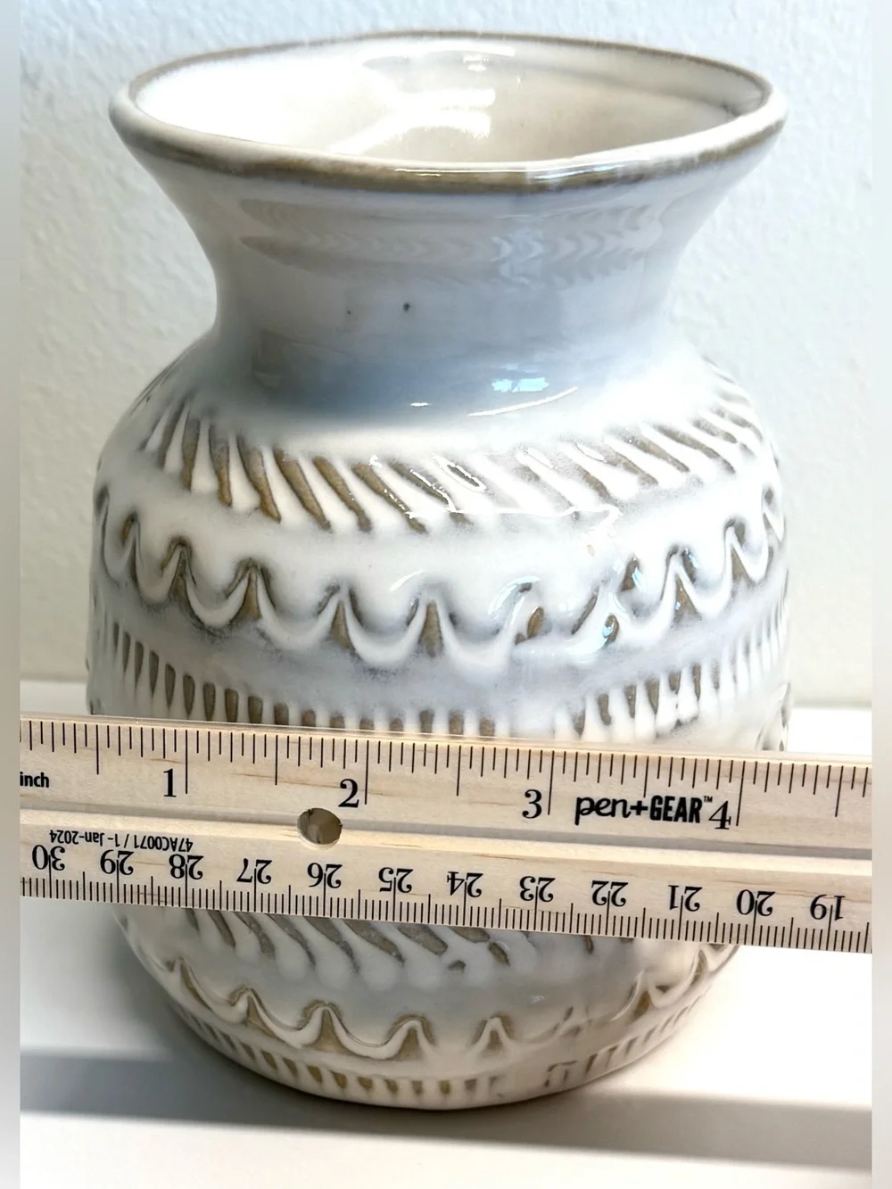 Magnolia textured ceramic